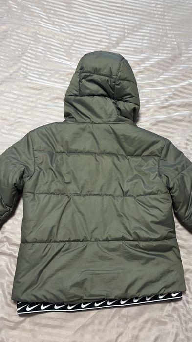 Дамкско яке Nike