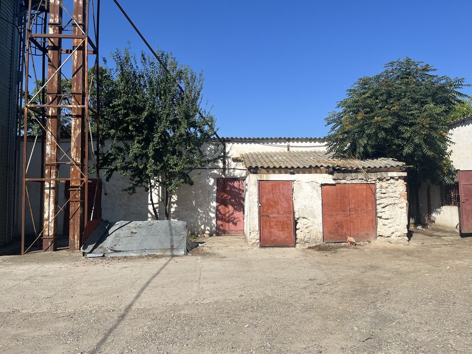 Vand moara de malai,siloz 200 t si magazii