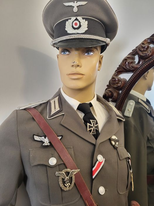 Продавам много запазен ваенен маникен