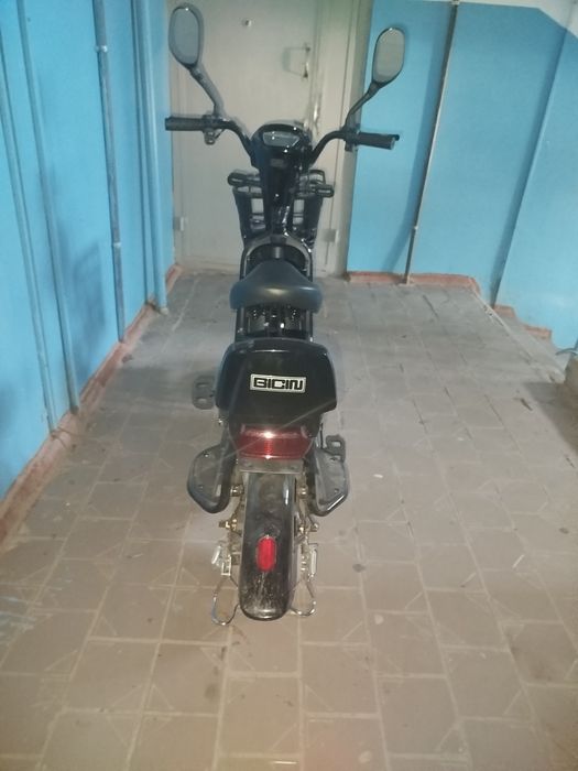 Продам электро скутер SK8