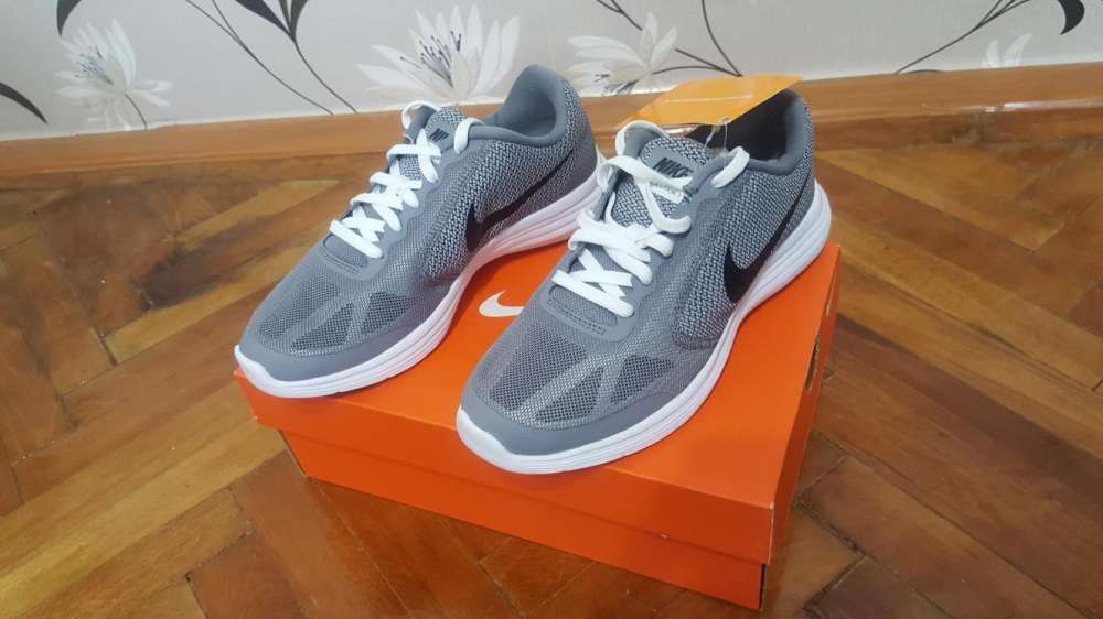 Adidasi Nike Revolution 3