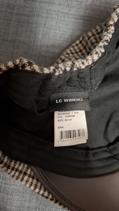 Palarie/Basca maro in carouri, cu piele ecolagica, marimea 60