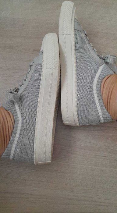 Кецове със сребриста нишка