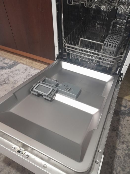 Продам посудомоечную машину