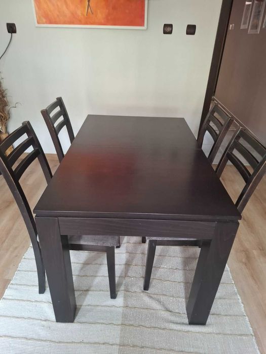 Трапезна маса с четири стола