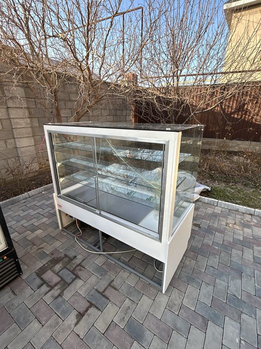 Витринный холодильник