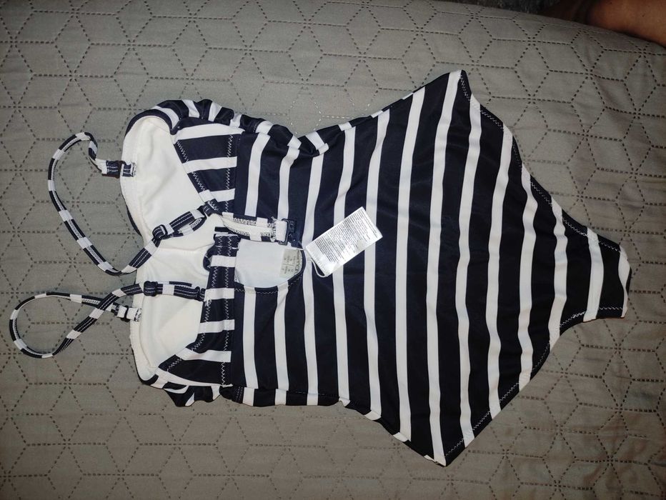 Costum de baie întreg