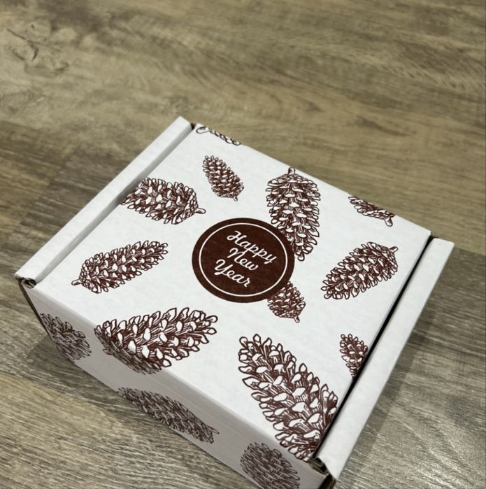 Продаю коробки новогодние