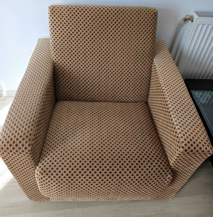 Set hol living 2Fotolii comode textil si masa pal cu sticla stare buna