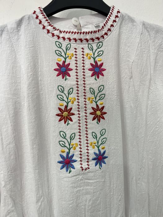 Риза към носия от памучен плата с бродерия