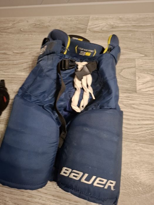 Продам хоккейную экипировку