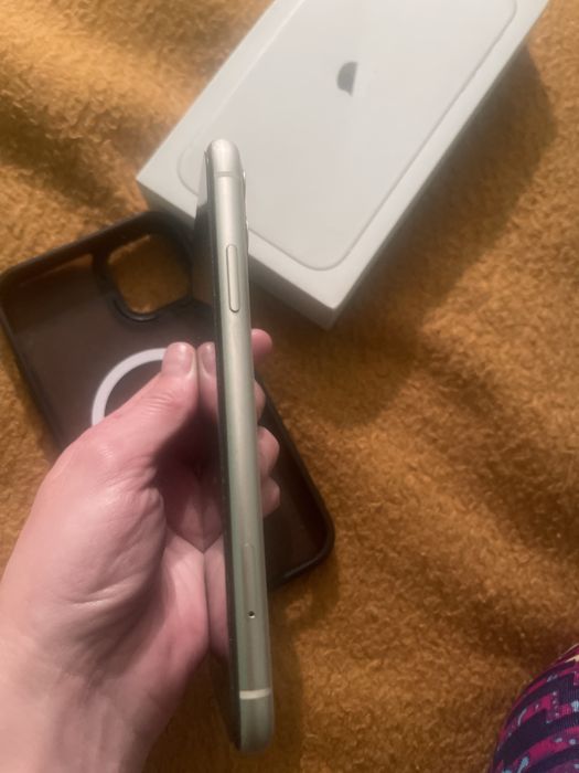 Продам айфон 11 64гб