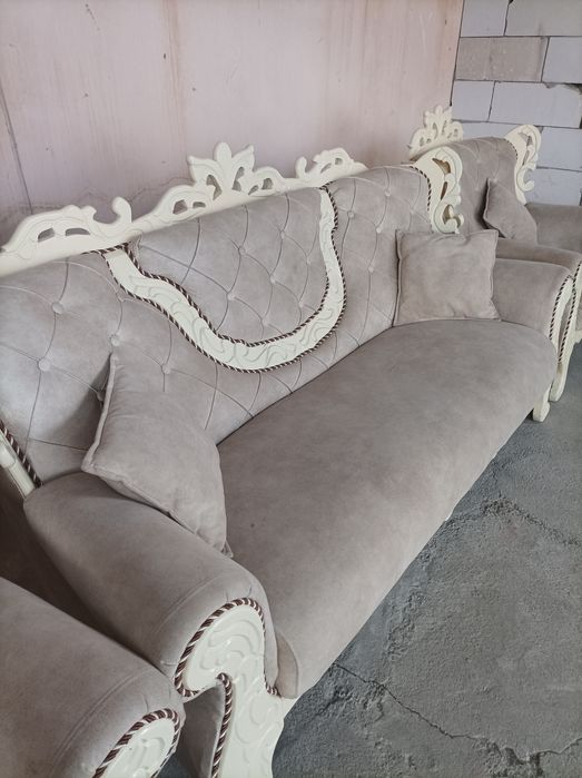 Продается диван и 2 кресла