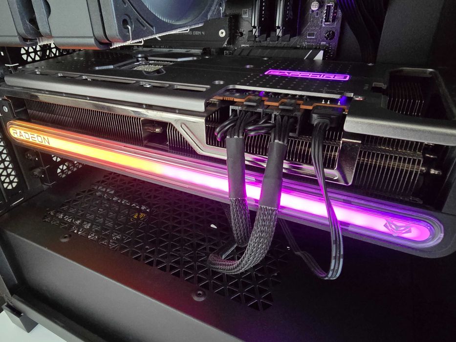 Placa Video(cu garantie) RX 7800 XT Sapphire Nitro + 16 gb VRam