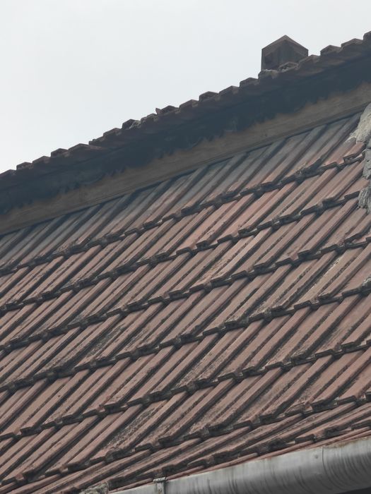 Donez țiglă veche în stare bună