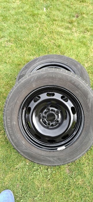 Vând anvelope de vara pe jenti 195 /65 /R15 in stare foarte buna.DOT 2