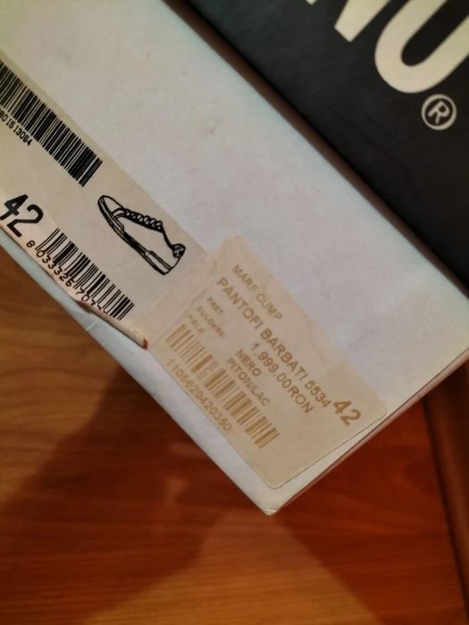 Adidași originali Moschino