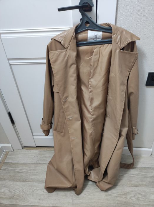 Модный тренч бежевого цвета