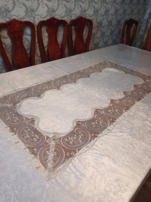 Үстел орындықтарымен