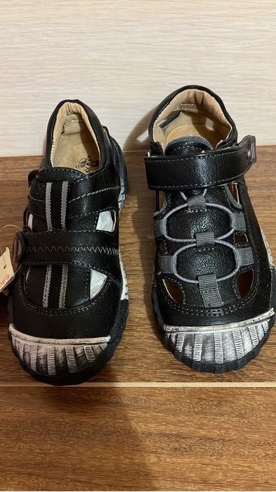 Детская новая обувь