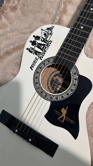 Продаёться гитара, цена договорная