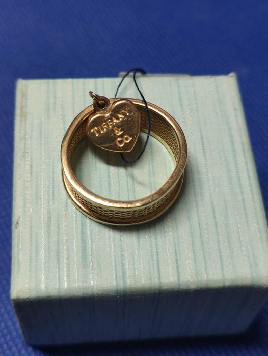 Златен пръстен с висулка 14к
3.18гр 
62р-р