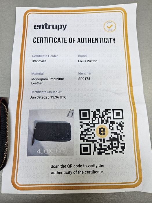 Оригинално портмоне Louis Vuitton с цип