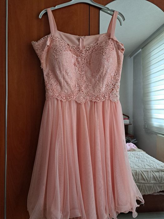 Розова     рокля