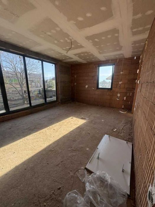 Триетажна къща в Крумово