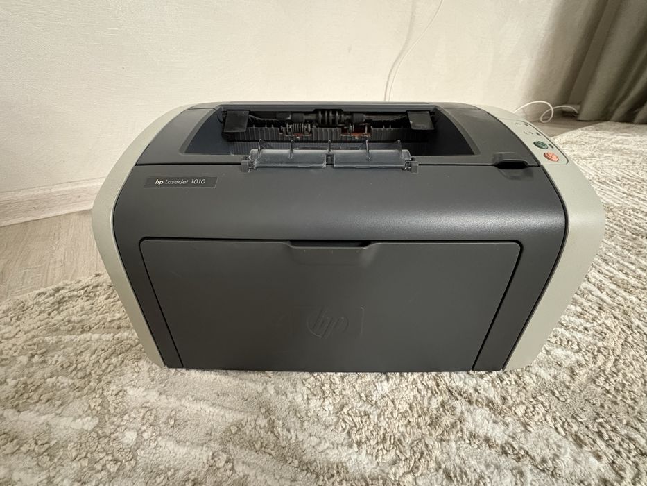 Принтер НР1010 в отличном состоянии