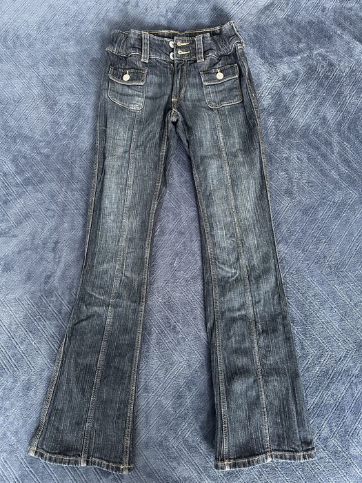 Продавам пакет дрехи за момиче 12–13 г. Възможен е разумен коментар.