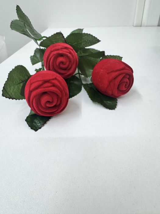 Продам  футляр розы