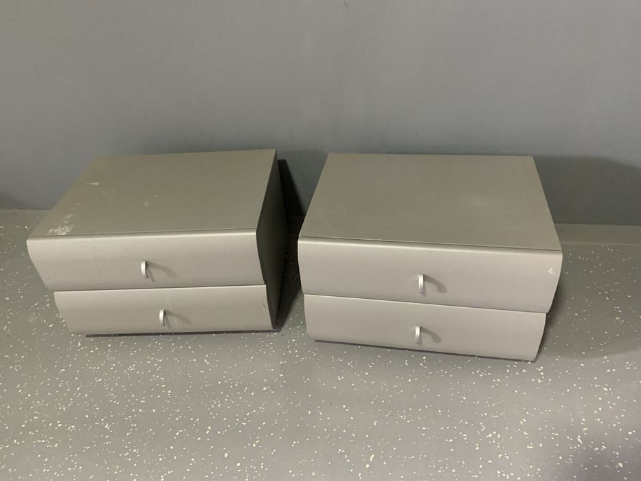 Vand 2 noptiere argintii