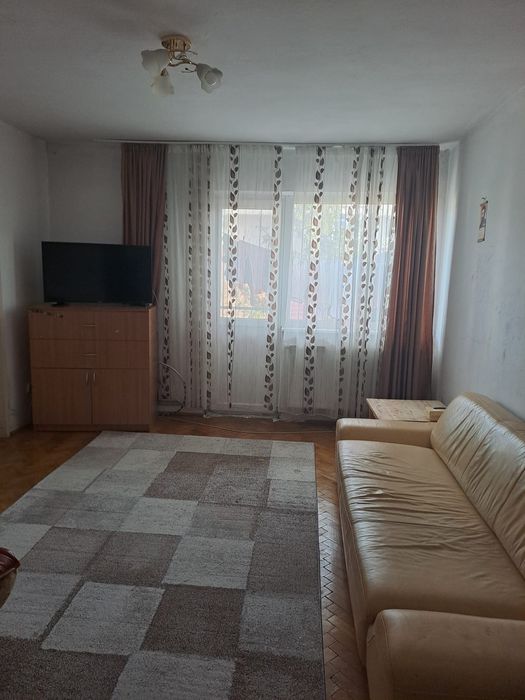 Vând apartament cu 3 camere decomandat