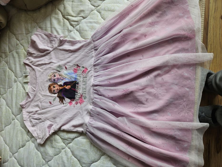 Розова рокля  Елза