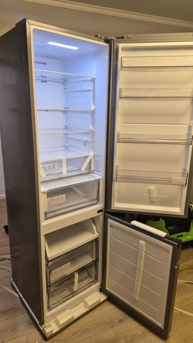 Frigider NOU Midea desfacut doar pentru proba