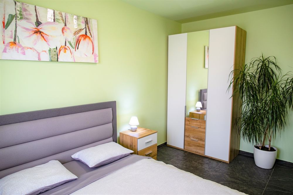 Inchiriez in  regim hotelier apart 2 si 3 fara party