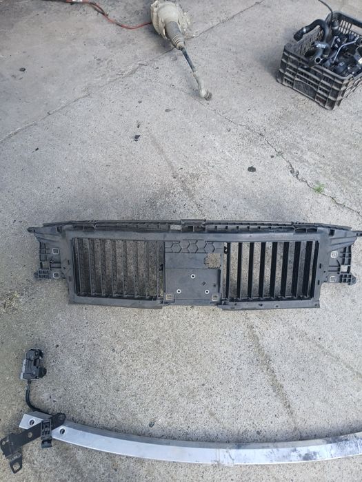 Piese mercedes c clas  w206  intaritura grila fata