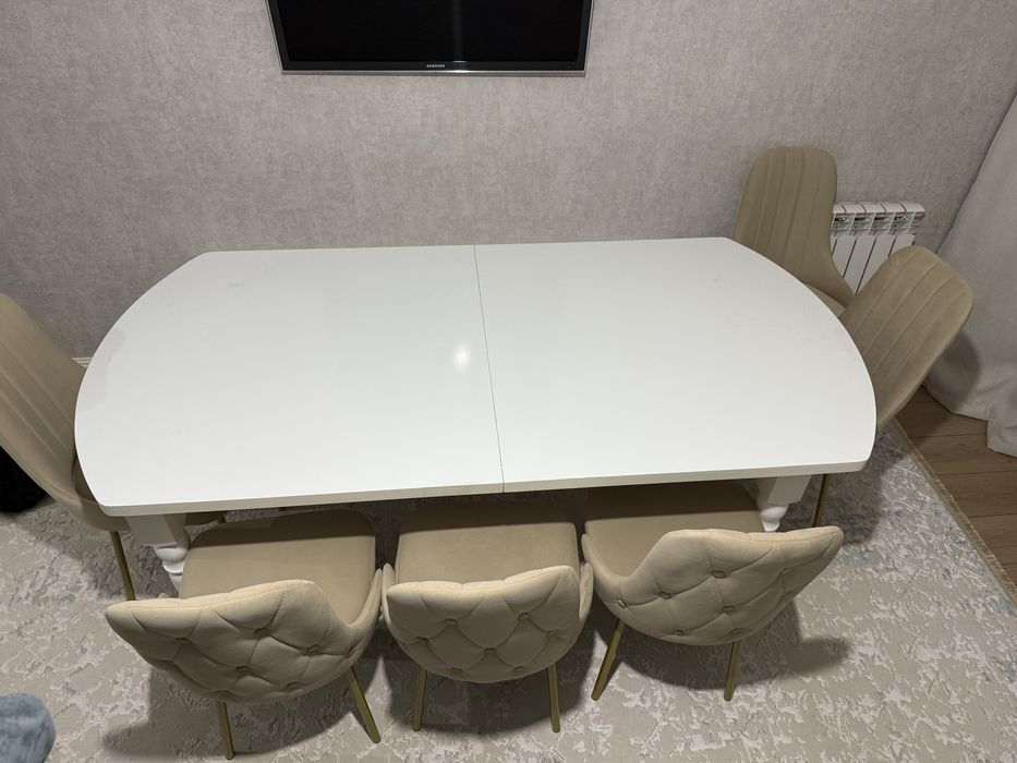 Удлиняющийся обеденный стол