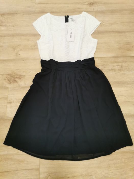 Rochie coctail cu dantelă albă