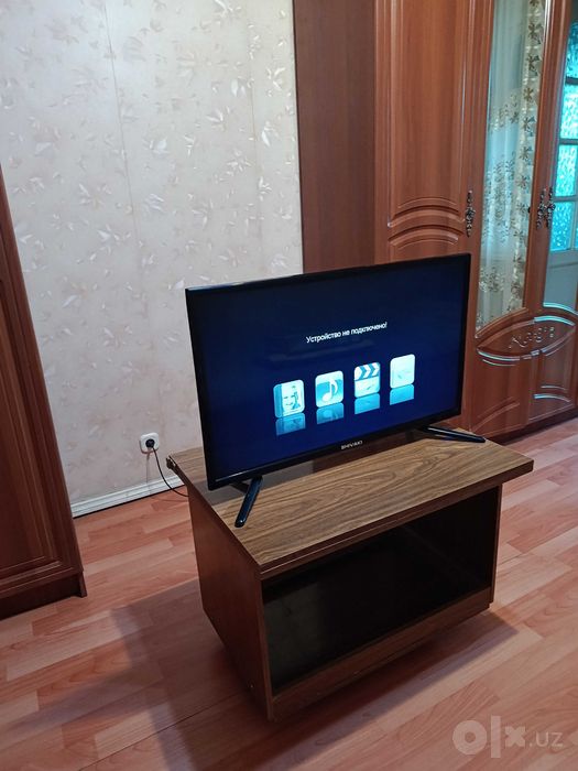 телевизор SHIVAKI - dvd LG- столик под телевизор -  dvd диски 100 штук