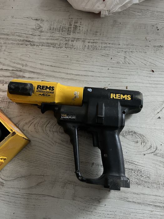 Прес машина Rems