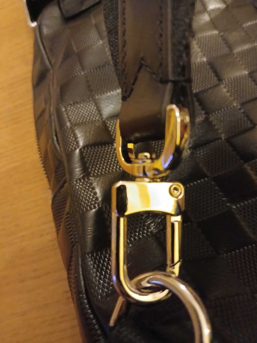 Louis vuitton sling bag