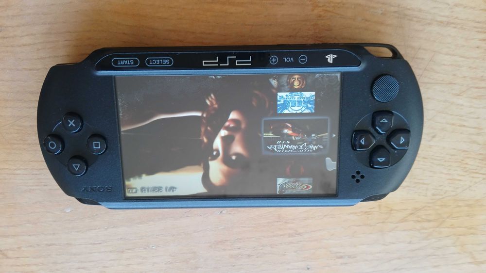 Consola playstation portabil / psp Street modata, card 64gb, FIFA, GTA
