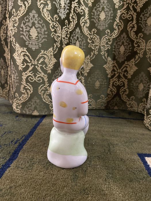 Статуэтка Мальчик с бабочкой. Полонне ЗХК