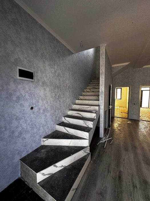 участка сотилади енги курилган  чиланзор 2 сот 2 этаж 6 хона