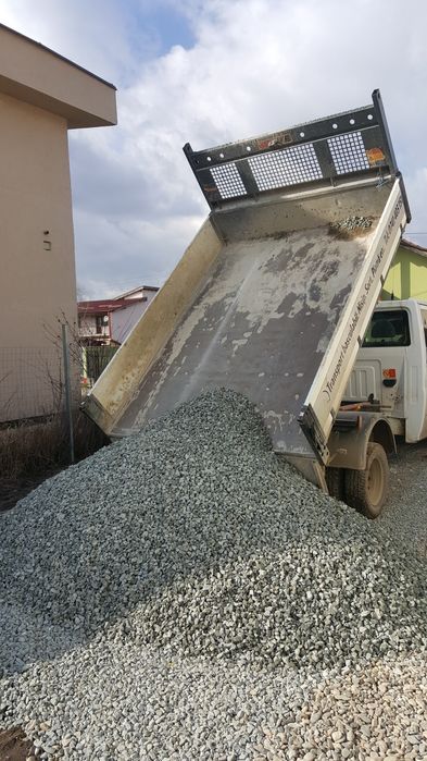 Transport basculabil: nisip sort moloz balastru piatra concasata paman