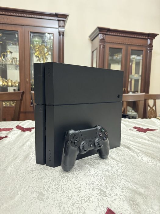 Playstation 4 в идеальном состоянии
