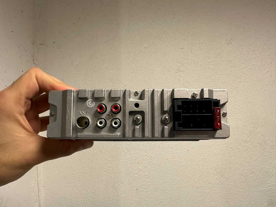 Автомобилно радио Crown с USB,AUX и BLUETHOOTH