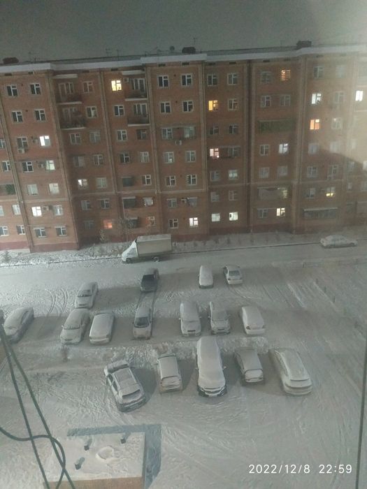 Kvartira sotiladi srochno. 2  honalik.